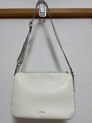 FURLA 숄더백 가죽 화이트