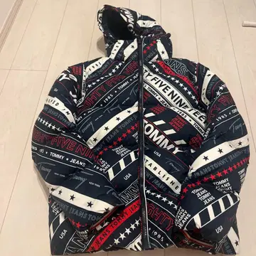 TOMMY JEANS 패턴 프린트 다운 자켓 M 사이즈
