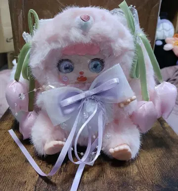 핑크색의 귀여운 늘어진 귀 토끼