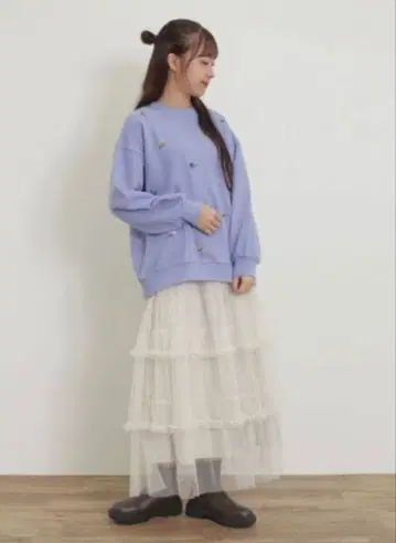 [새상품] 사만사 모스모스 작은 꽃 자수 맨투맨