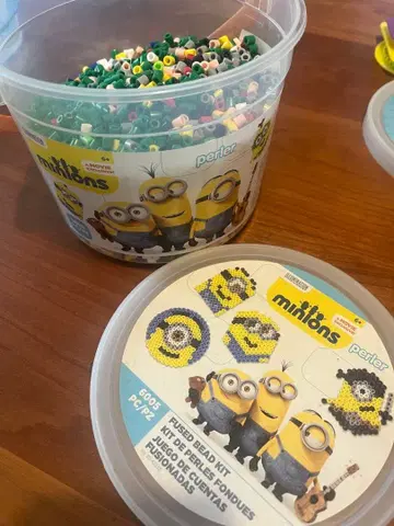 펄러비즈/아이론비즈 키트 미니언즈 세트 380g 플레이트 10개 포함