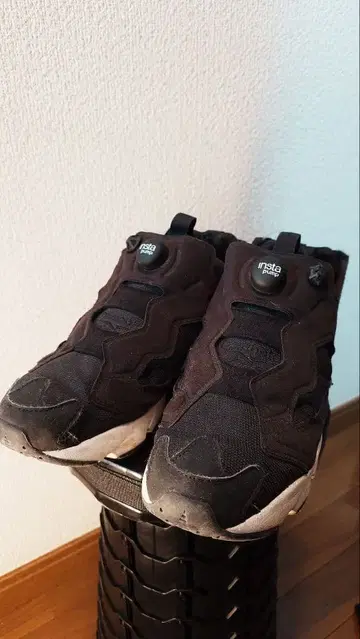 리복 펌프 퓨리 블랙 스니커즈