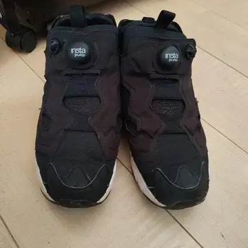 25.5cm 리복 인스타 펌프 블랙 스니커즈