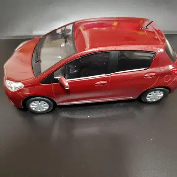 도요타 비츠 다크 레드 마이카 메탈릭