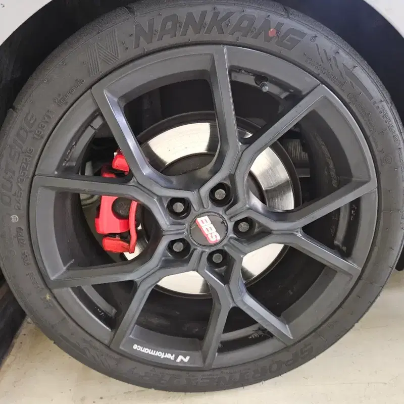 N퍼포먼스 19인치 단조휠 판매합니다. TPMS 포함입니다.