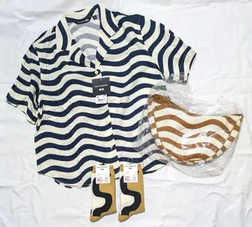 새상품 유니클로 마리메꼬 물결무늬 반팔 셔츠 숄더백 양말 세트