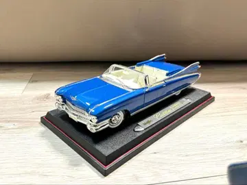 미니카 Cadillac Eldorado 오픈카 1/18