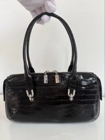WAKO 와코 엠보 블랙 핸드백