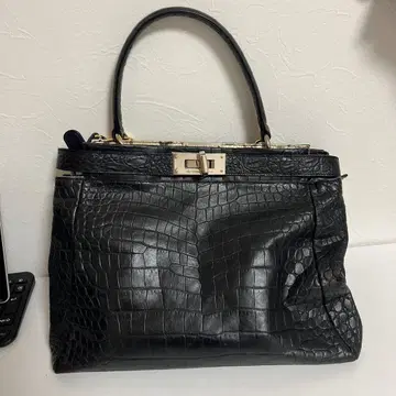 레더 쥬얼스 악어 엠보싱 핸드백 블랙 골드 금장 장식 고급스러움