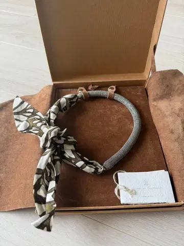 새상품 브루넬로쿠치넬리 스카프 포함 목걸이