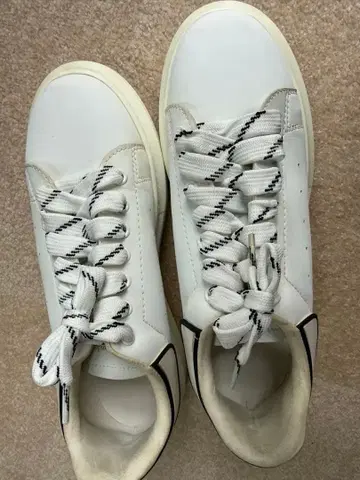 Alexander McQueen 화이트 스니커즈