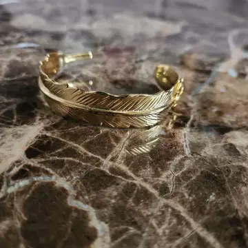깃털 모티브 금 도금 뱅글