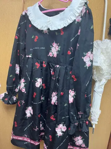 앙크루즈 체리 장미 패턴 지뢰계 원피스