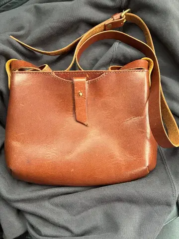 SLOW 슬로우 herbie 하비 래치 숄더백