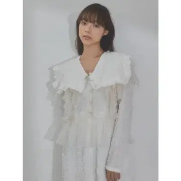 merry jenny 페더 프릴 튤 블라우스