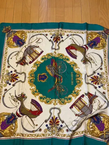 TRUSSARDI 마차 디자인 스카프