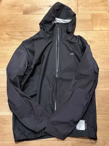 SATISFY RUNNING 3L RAIN JACKET 가격 인하 불가