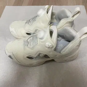 [미사용 새상품] 리복 스니커즈 인스타펌프 퓨리 화이트 23cm