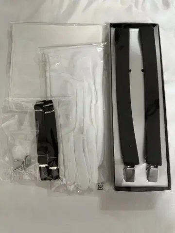 블랙 서스펜더와 흰 장갑 세트