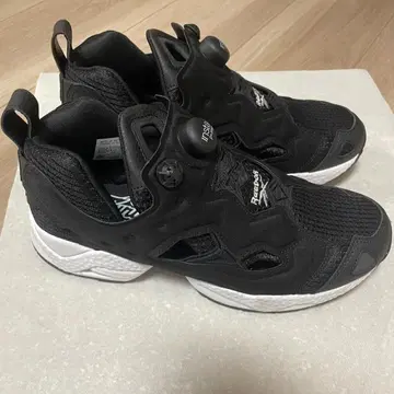 [ 미사용 새상품 ] 리복 스니커즈 펌프 퓨리 블랙&화이트 26.5cm