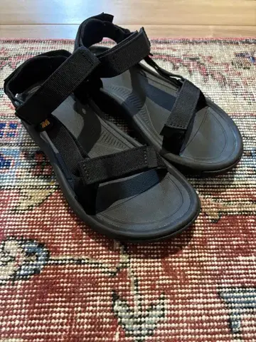 Teva 블랙 스포츠 샌들