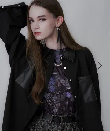 완판템 HARE 인조 가죽 절개 미들 셔츠