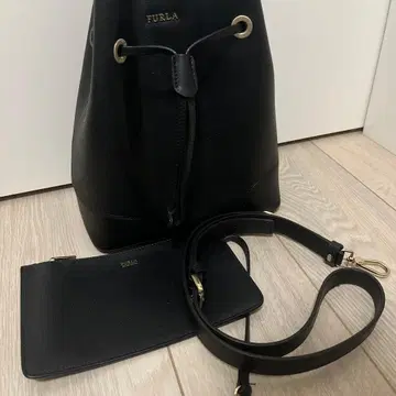 FURLA 블랙 핸드백