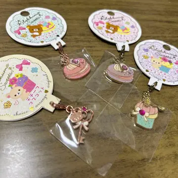 미개봉 새상품 리락쿠마 스위츠 모티브 마스코트 키링 차이로이코구마
