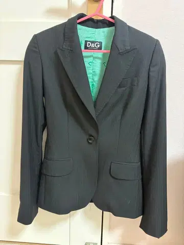 D&G 블랙 스트라이프 테일러드 자켓 수트