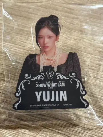 YUJIN IVE WORLD TOUR 핀 배지