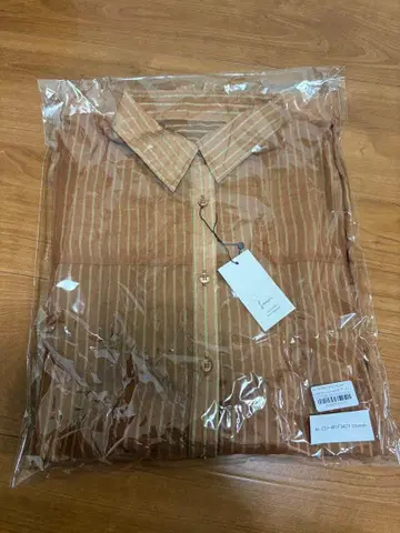 Lumier 튤 도킹 시어 스트라이프 빅 커프스 오버 사이즈 셔츠