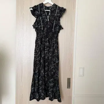 센스 오브 플레이스 바이 어반 리서치 플라워 프린트 프릴 원피스