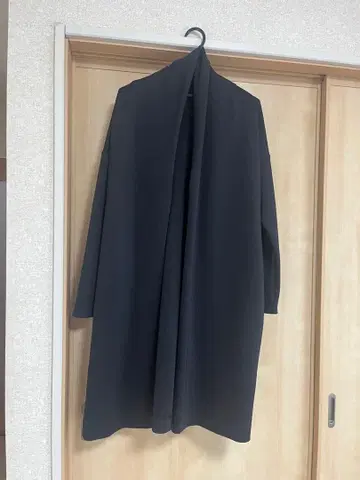 야마다야의 Aga Black 소프트 롱 코트입니다.