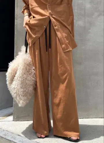 미사용 새상품 택 포함 doudou 스웨이드 턱 팬츠 카멜