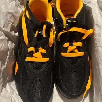 리복 지지 하디드 스니커즈