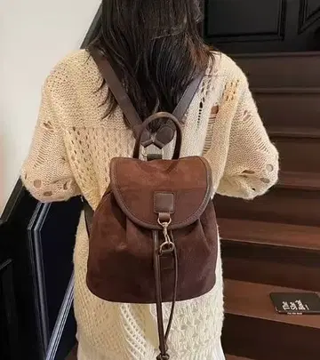 브라운 스웨이드 백팩