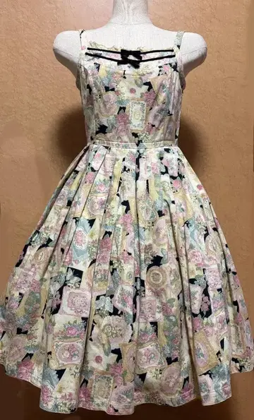 빅토리아 카드 패턴 슬리브리스 원피스 블랙 Emily Temple