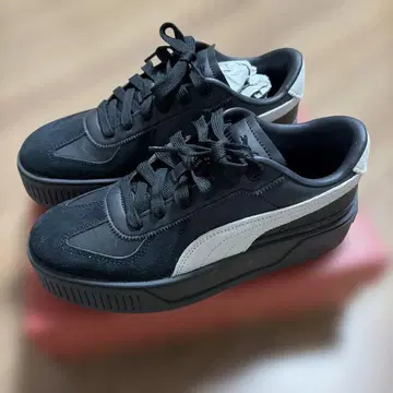 [ 새상품급 ] PUMA KARMEN T2 블랙/화이트 24.0