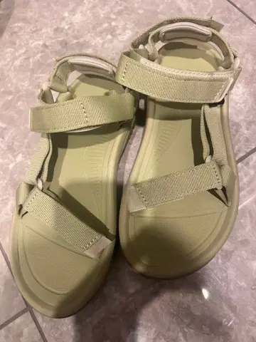 TEVA 샌들 24cm 새상품급 라이트 그린 허리케인
