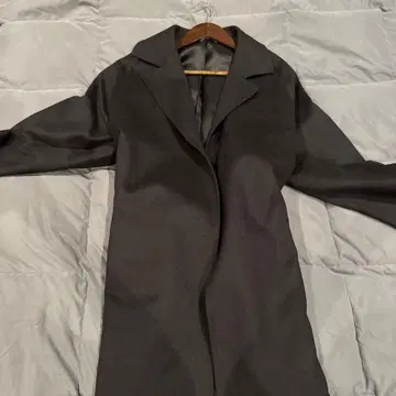 Emilio Pucci 블랙 체스터 코트 투모로우랜드