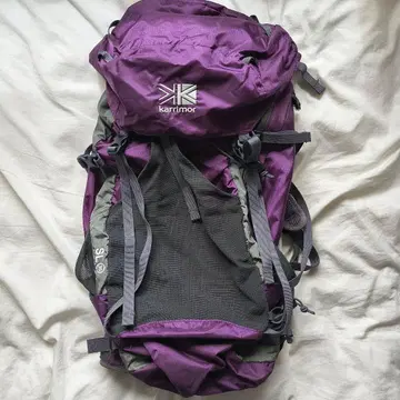 카리마 경량성과 사용 편의성을 겸비한, 믿음직한 35L 백팩