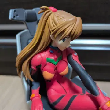 에반게리온 Girl with Chair 프리미엄 피규어 아스카