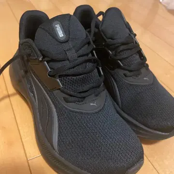 PUMA SOFTRIDE 블랙 스니커즈 25.5cm