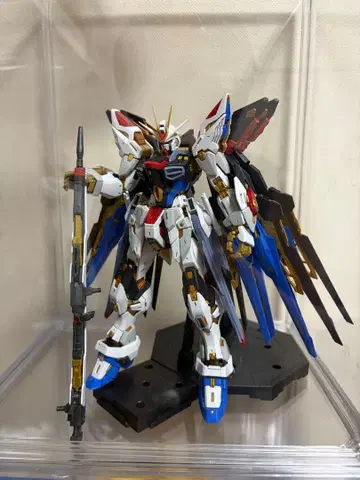 MGEX 스트라이크 프리덤 건담 조립품