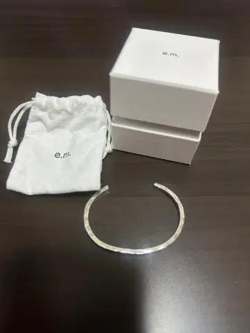 e.m. 뱅글 실버