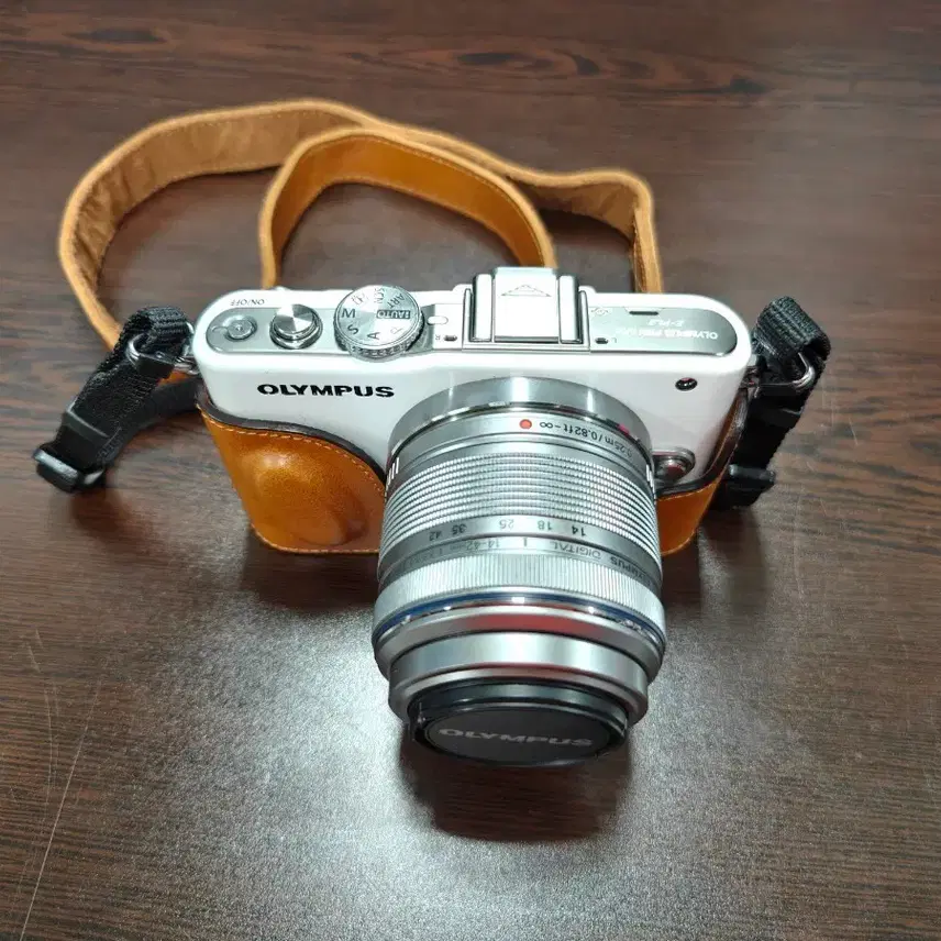 올림푸스 E-PL3 바디 + 부품용 14-42mm 렌즈