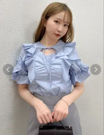 더즐린 블루 프릴 블라우스