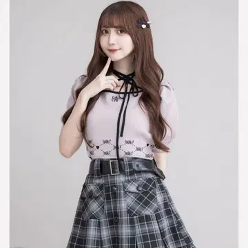 pium 모노그램 테이프 반팔 니트