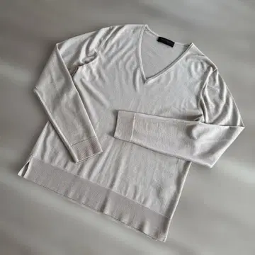 TOMORROWLAND V넥 상의