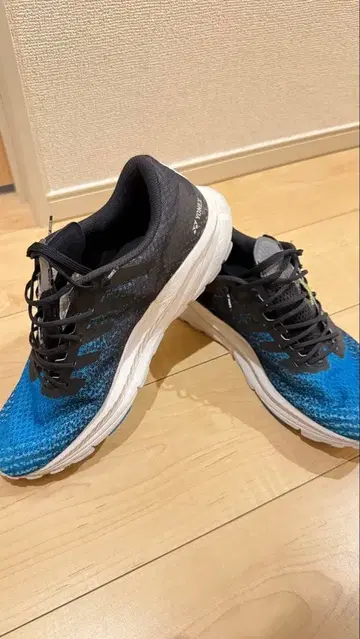 YONEX 파워 쿠션 러닝화